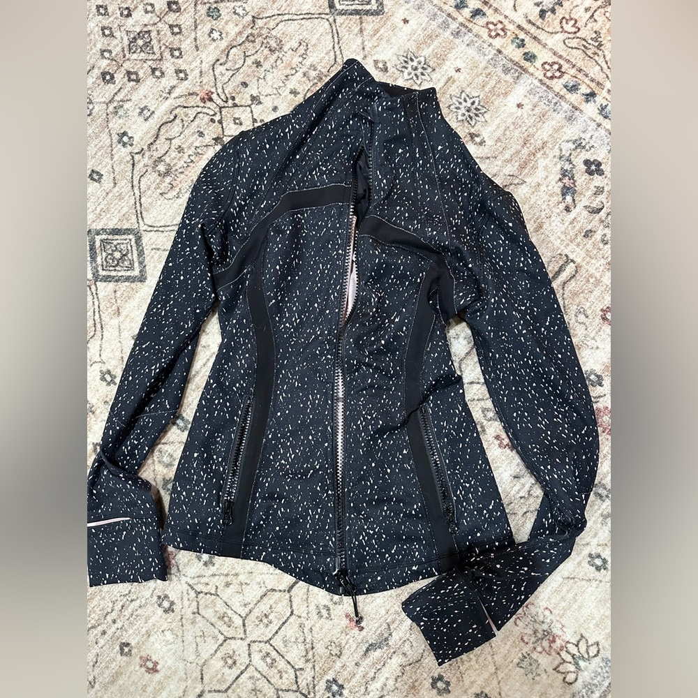 Lululemon Zip-Up Jacket | Size 6 | Black & White Speckled | Flattering Fit